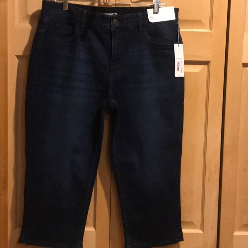 New Liz Claiborne cropped jeans - Picture 3 of 7